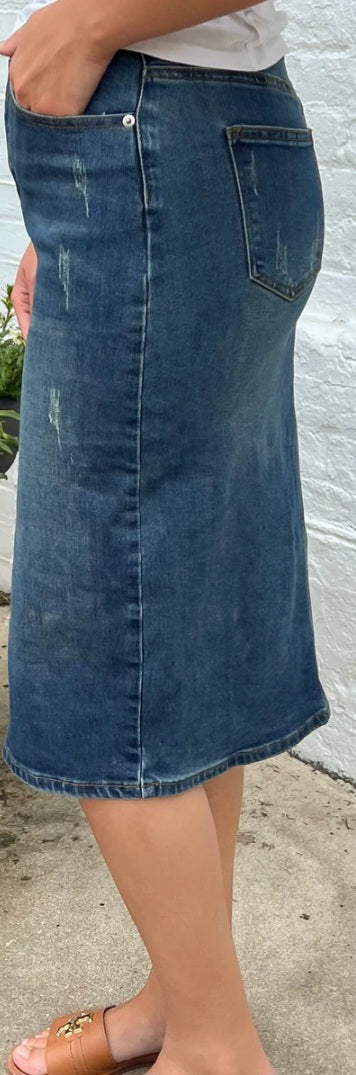 PIPER DISTRESSED DENIM SKIRT IN DK. INDIGO (K3)