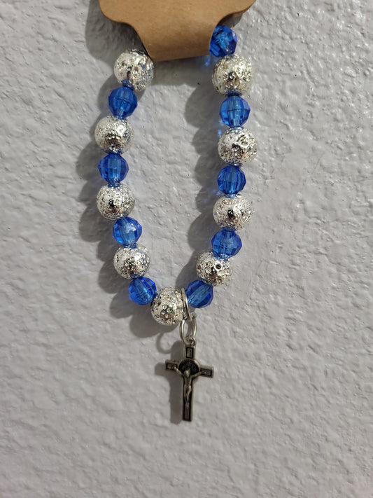 Pretty Womens Bracelett w/cross dangle