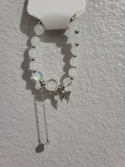 Bracelette white & silver toned beads with blingy butterfly embellishment that dangles