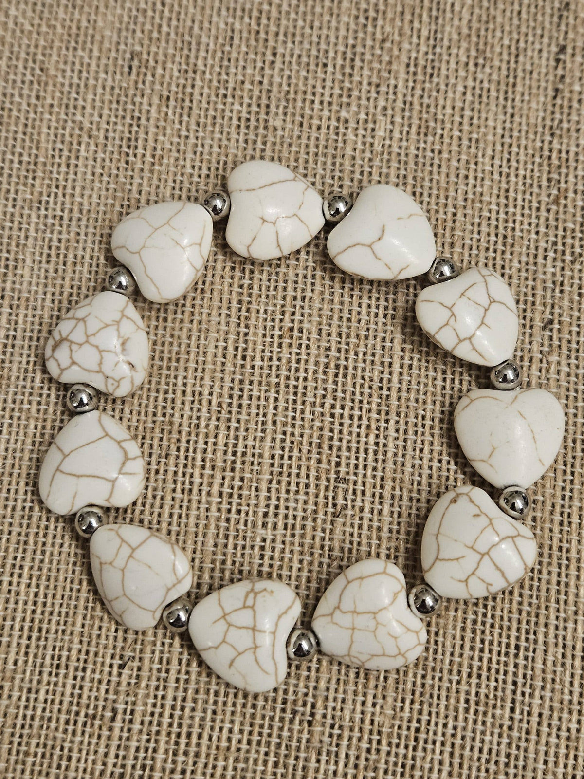 White Howlite Heart Stretch Bracelet – Western Beaded Heart Bracelet with Silver-Tone Accents