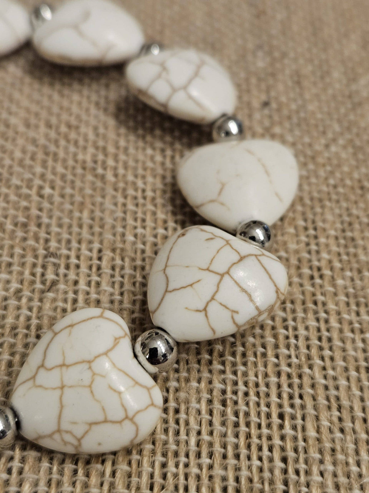 White Howlite Heart Stretch Bracelet – Western Beaded Heart Bracelet with Silver-Tone Accents