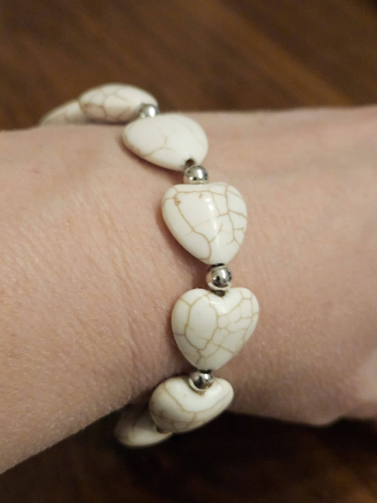 White Howlite Heart Stretch Bracelet – Western Beaded Heart Bracelet with Silver-Tone Accents