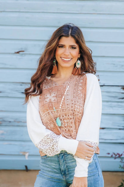 COUNTRY CHARM TOP IN BEIGE