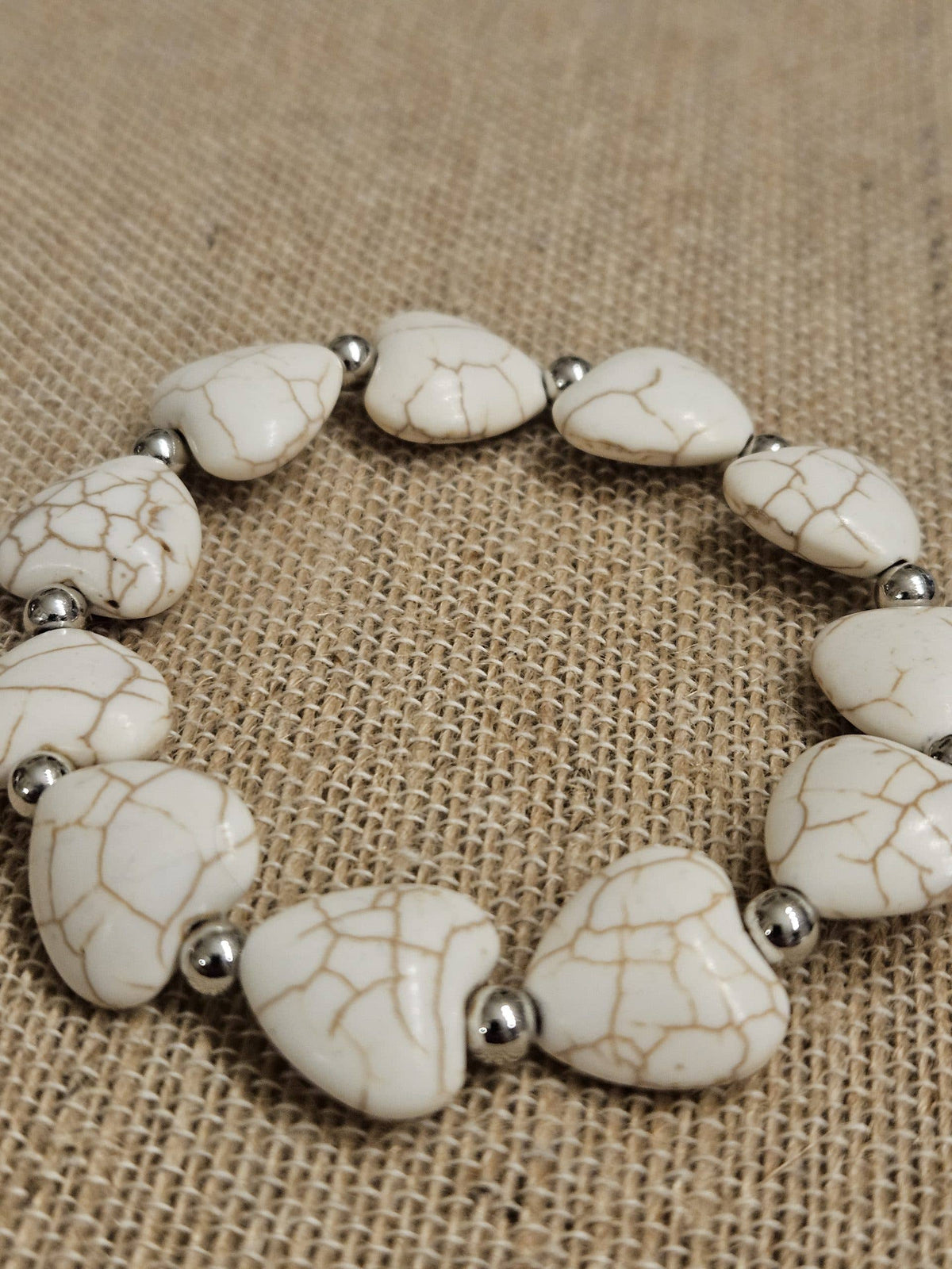 White Howlite Heart Stretch Bracelet – Western Beaded Heart Bracelet with Silver-Tone Accents
