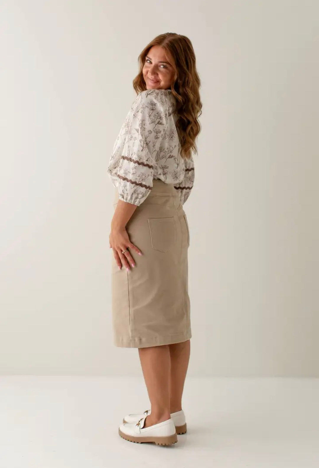 Sara Stretch Denim Skirt in Khaki