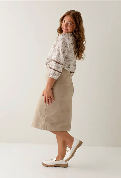 Sara Stretch Denim Skirt in Khaki